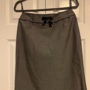 Tahari suit. Blazer and skirt size 6. Perfect conditions.